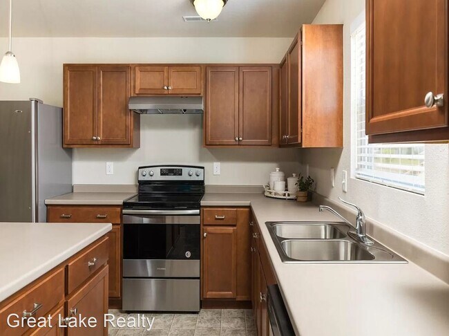 Building Photo - 4 br, 2.5 bath House - 815 View Pointe Drive