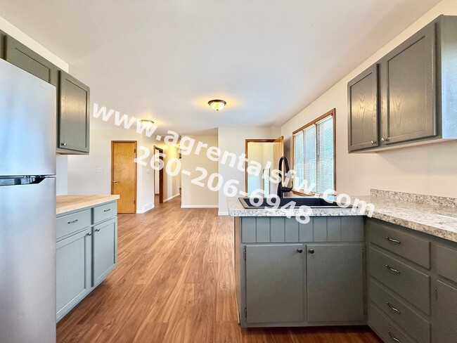 Building Photo - 3 Bedroom House