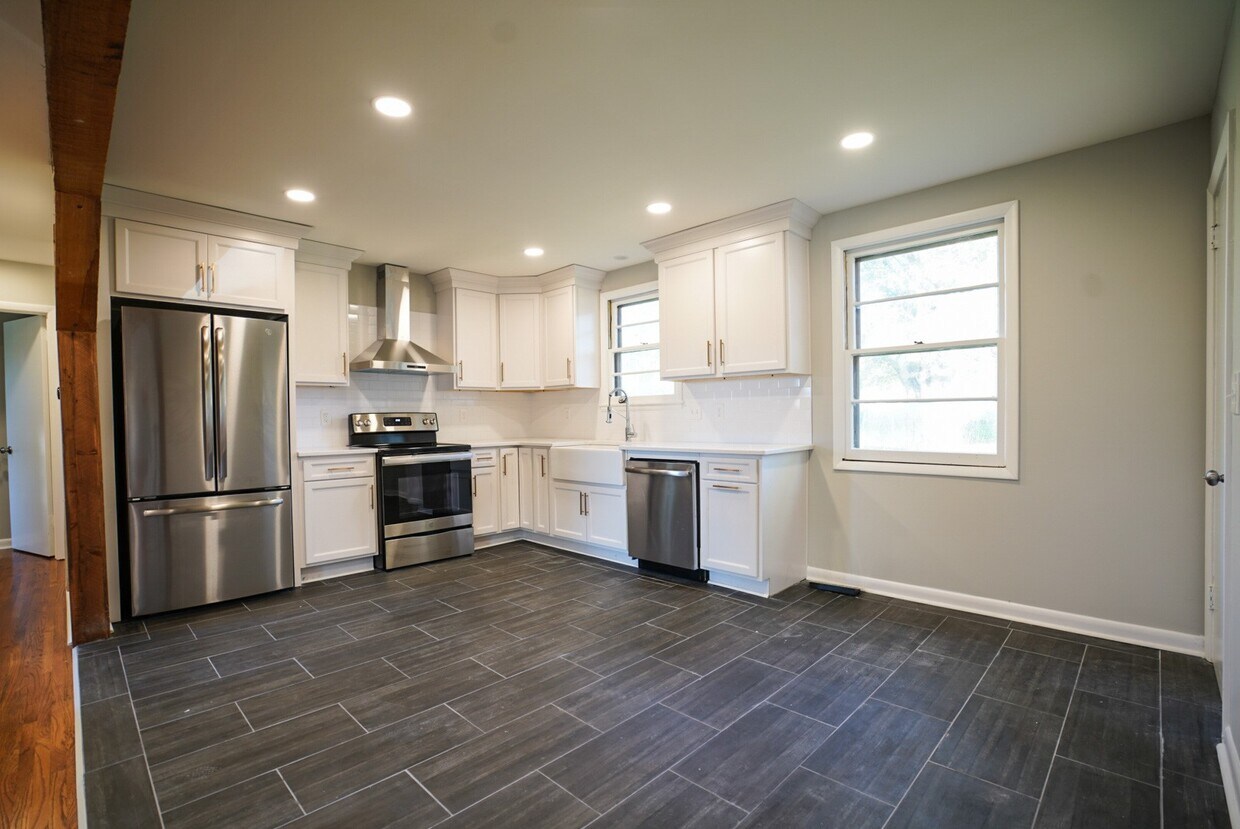Primary Photo - 228 Cherry Dr