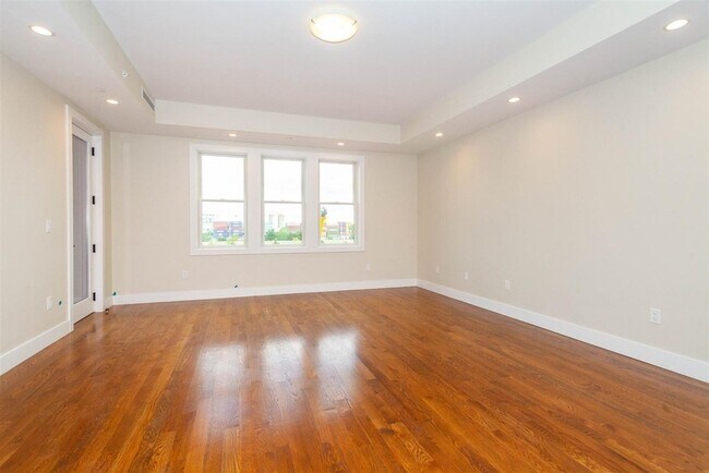 Foto del edificio - 906 E 2nd St