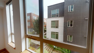 Interior Photo - CityLine