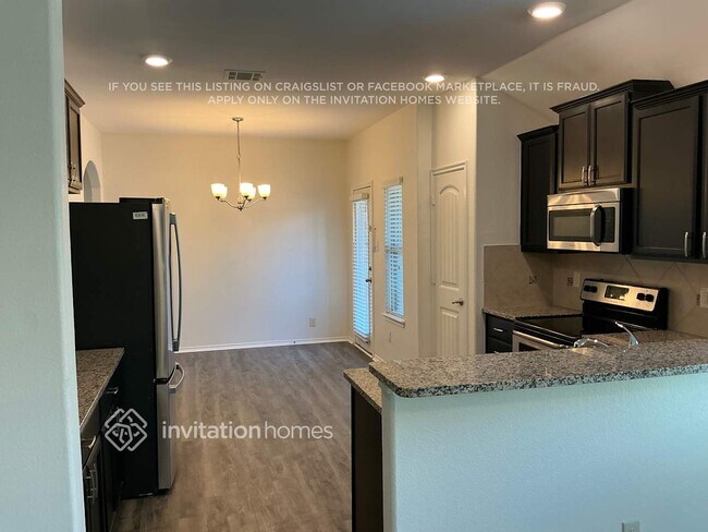 Foto del edificio - 1336 Red River Dr