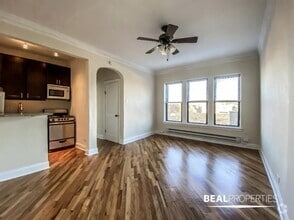 Building Photo - 4614 N Paulina St