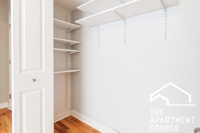 Foto del edificio - 736 W Addison St