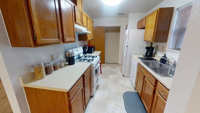 Building Photo - 1060 Sitting Bull Ct
