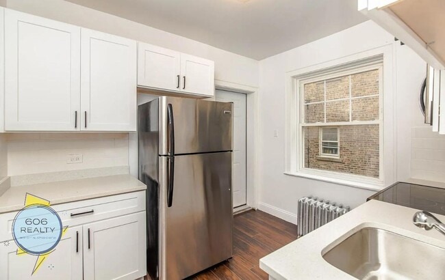 Building Photo - Beautiful Berwyn Apartments on Kenilworth!