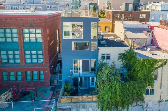 Foto del edificio - Telegraph Hill Luxury 3 Level, 3 Bed / 2 B...