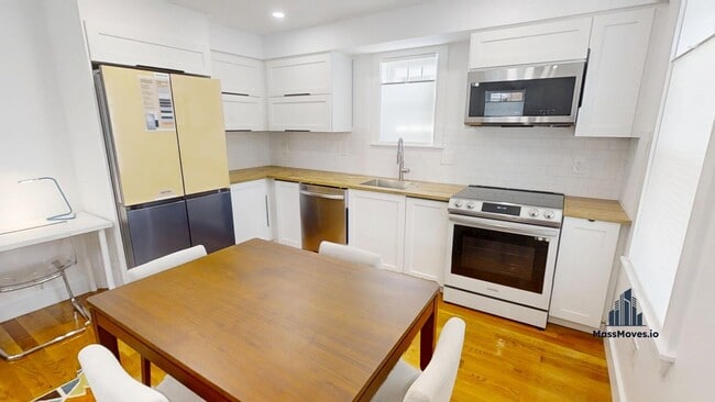 Building Photo - 36 Shepard St