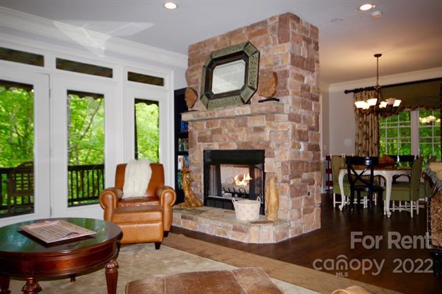 Building Photo - 107 Blackfox Way