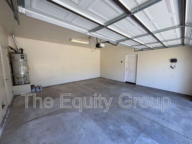 Foto del edificio - 229 W Elkhorn Ave