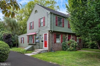 Building Photo - 6 E Chestnut St