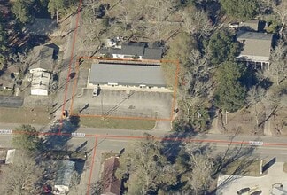 Building Photo - 104 N Pecan St