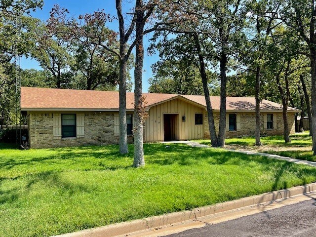 Building Photo - 108 Oak Forest Dr
