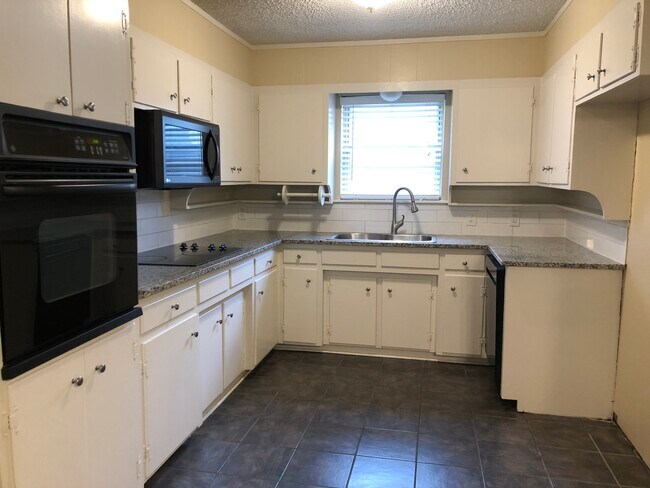 Building Photo - 5454 Woodway Dr