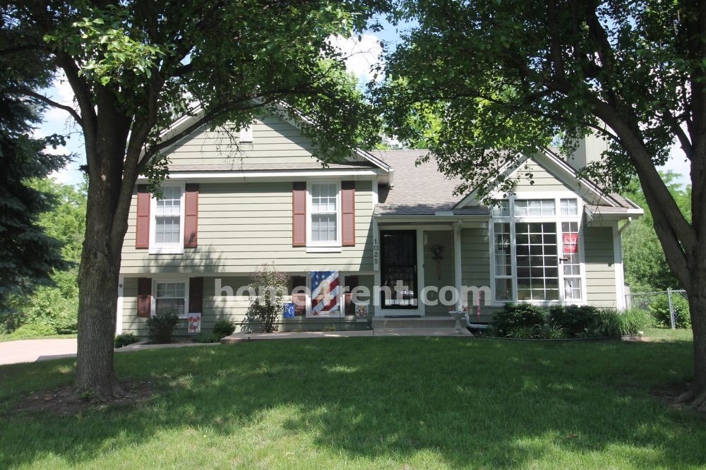 1025 NE Carousel Ln, Lee's Summit, MO 64086 House for Rent in Lee's