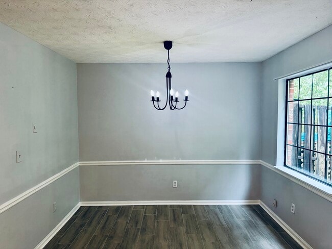 Building Photo - 2645 Parkside Way