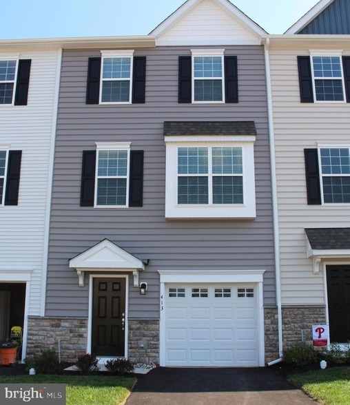 Foto principal - 413 Ridgewood Dr