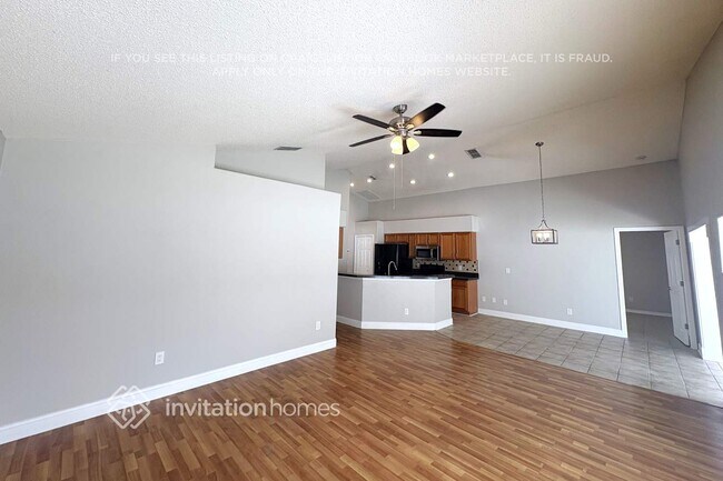 Foto del edificio - 1327 Crimson Clover Ln