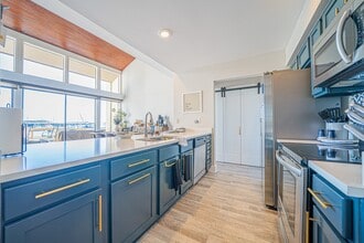 Building Photo - 4006 Knollcrest Dr