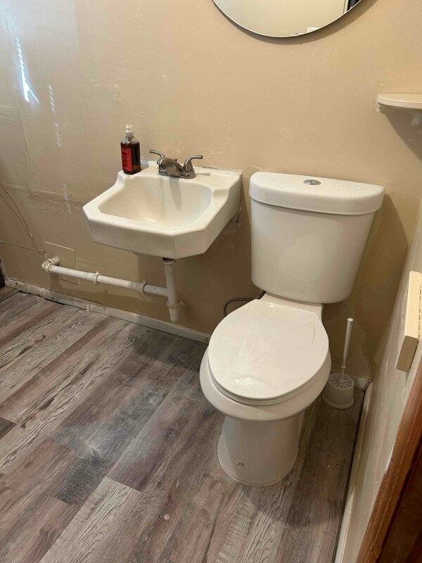 111 Foster Rd, Lake Ronkonkoma, NY 11779 Room for Rent in Lake