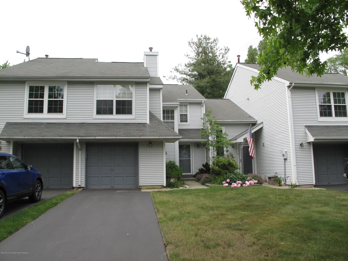 11 Malibu Dr, Eatontown, NJ 07724 Condo for Rent in Eatontown, NJ