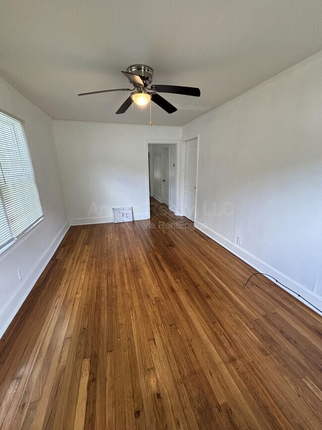 Foto del edificio - 802 N Park St