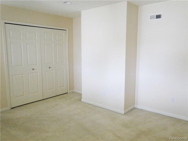 Building Photo - COMING SOON! Spacious 3-Bed, 3-Bath Condo ...