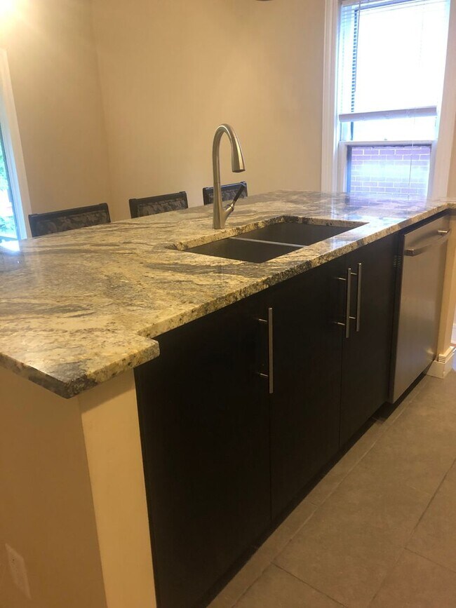 Foto del edificio - 1282 Hunter Ave