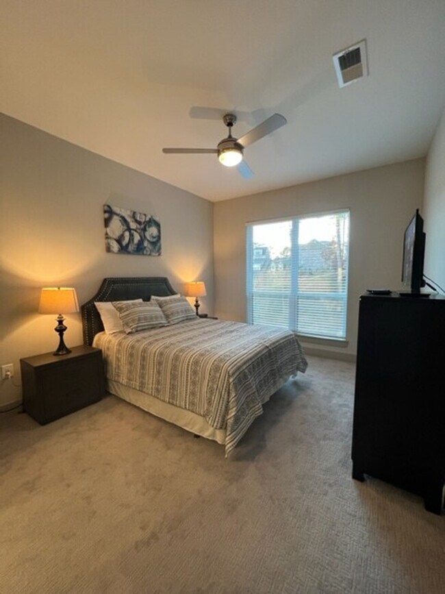 Foto del edificio - 3158 Stillhouse Creek Dr