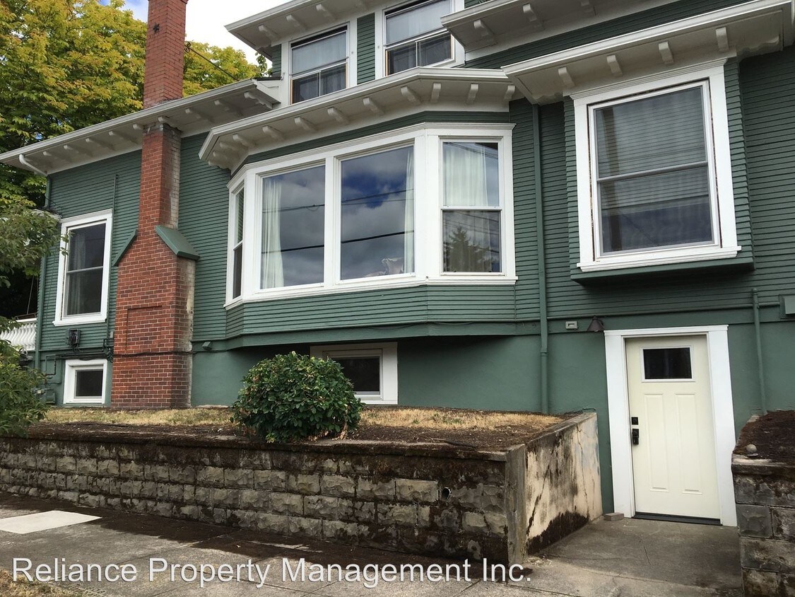 Primary Photo - 204 NE Wygant St