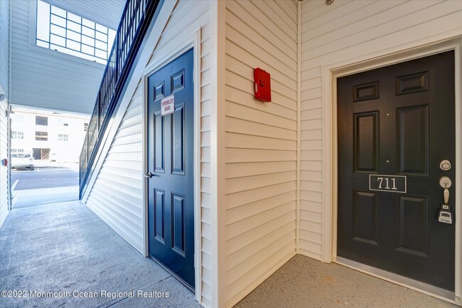 Building Photo - 711 Stiller Ln