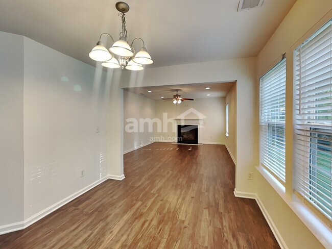 Foto del edificio - 2918 Deep Cove Drive NW