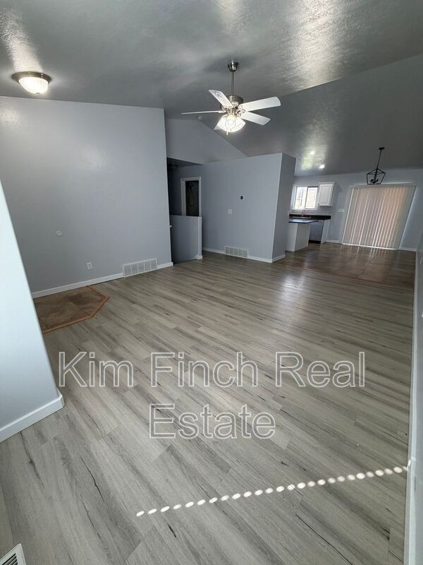 Foto del edificio - 2389 Hitching Post Dr