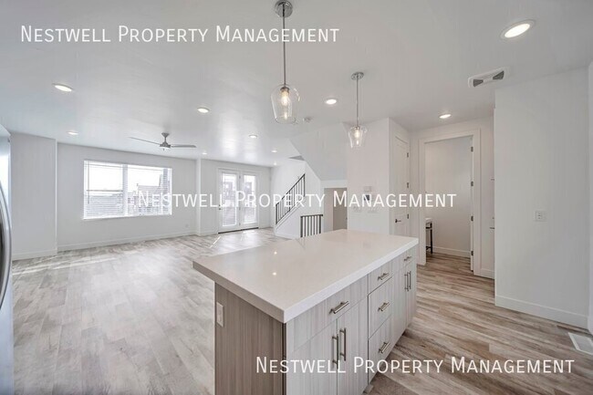 Building Photo - $250 Off 1st Month Rent - Newer 3-bed Town...