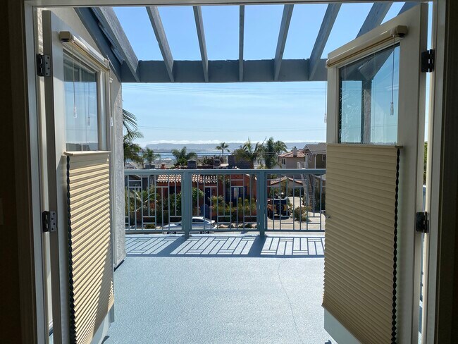Amazing townhouse with oversized patios with bay and ocean views - 3009 Union St