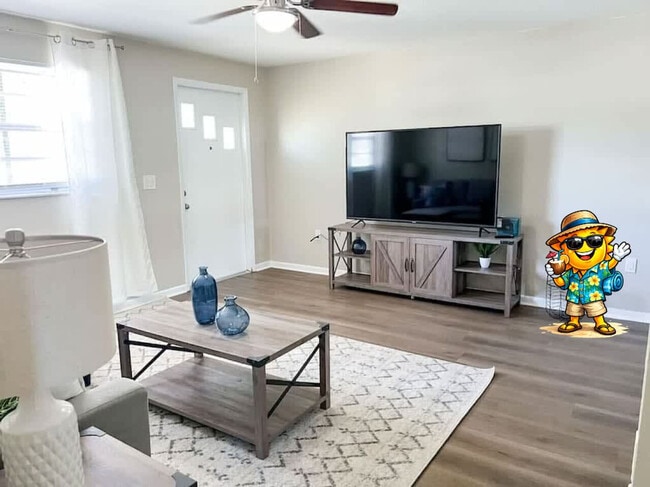 Building Photo - 38548 Naomi Ave