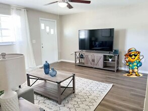 Building Photo - 38548 Naomi Ave