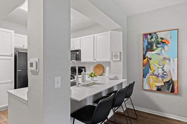 Foto del edificio - 6765 Corporate Blvd