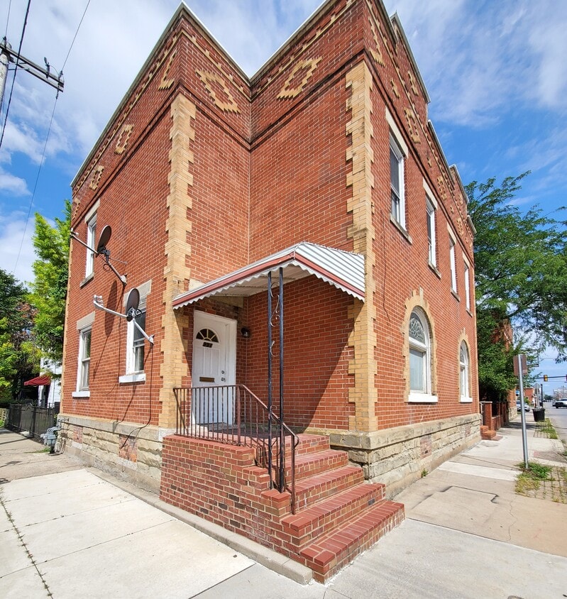 Front Exterior - 991 Parsons Ave