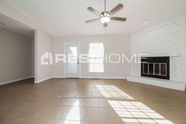 Building Photo - 701 Lapwing Rd