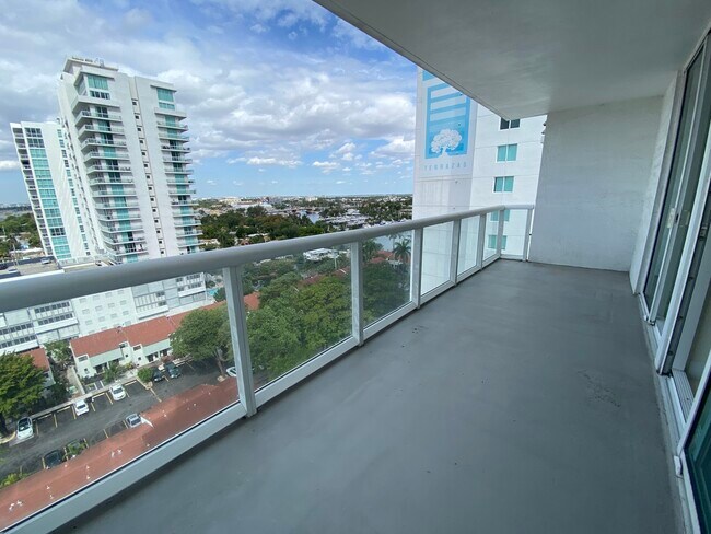 Foto del edificio - 1871 NW South River Dr