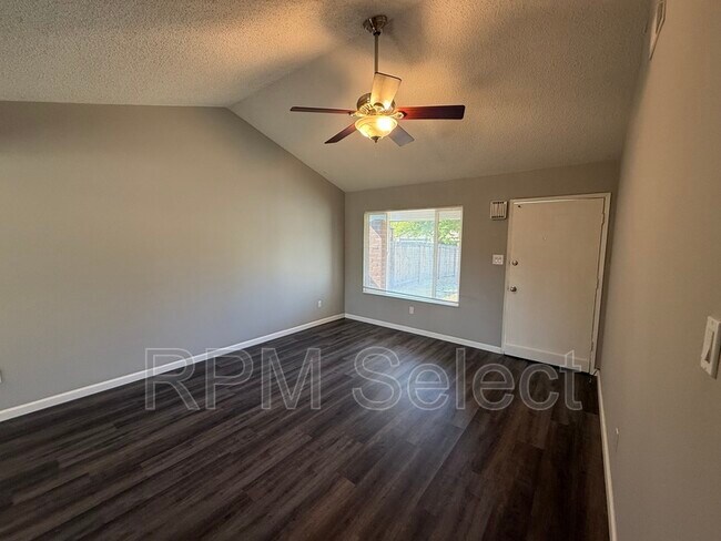 Foto del edificio - 8826 Grayling Way