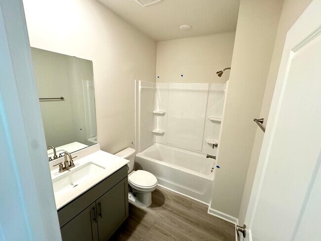 Building Photo - 4 Bedroom 3 Bath & Loft Single Family for ...