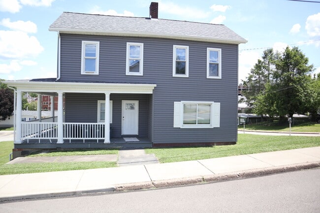 Building Photo - 502 4th St