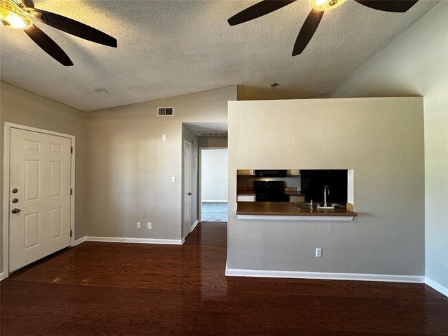 Building Photo - 1705 Crossing Pl