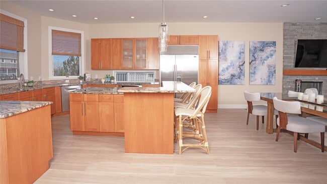Building Photo - 825 Dune Rd