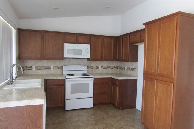 Foto del edificio - 2402 Prickly Pear Dr