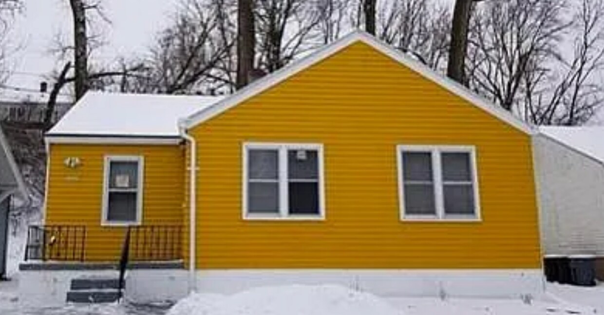 Primary Photo - 3055 Read St