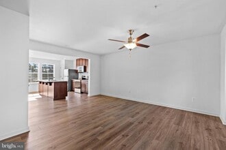 Building Photo - 487 Peleton St