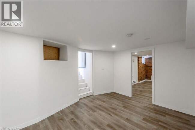 Photo du bâtiment - 191 Sherman Ave S